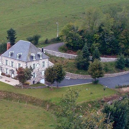 Maison D'Hotes La Nichee Rochefort-Montagne Exterior foto